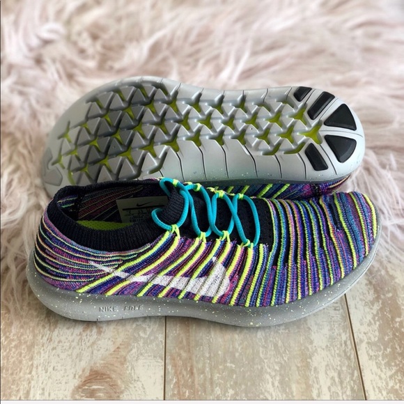 NWT Nike Free RN motion Flyknit - Picture 8 of 8